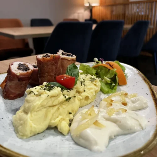 Njeguši sonkába tekert pulykamell